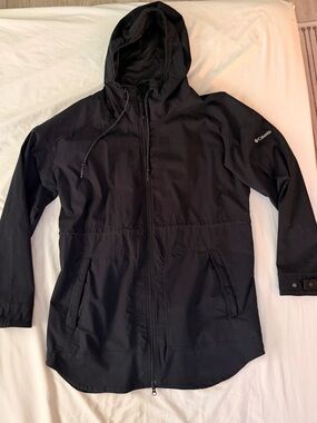 Columbia Black Hooded Rain Jacket with Drawcord Waist Parka Style